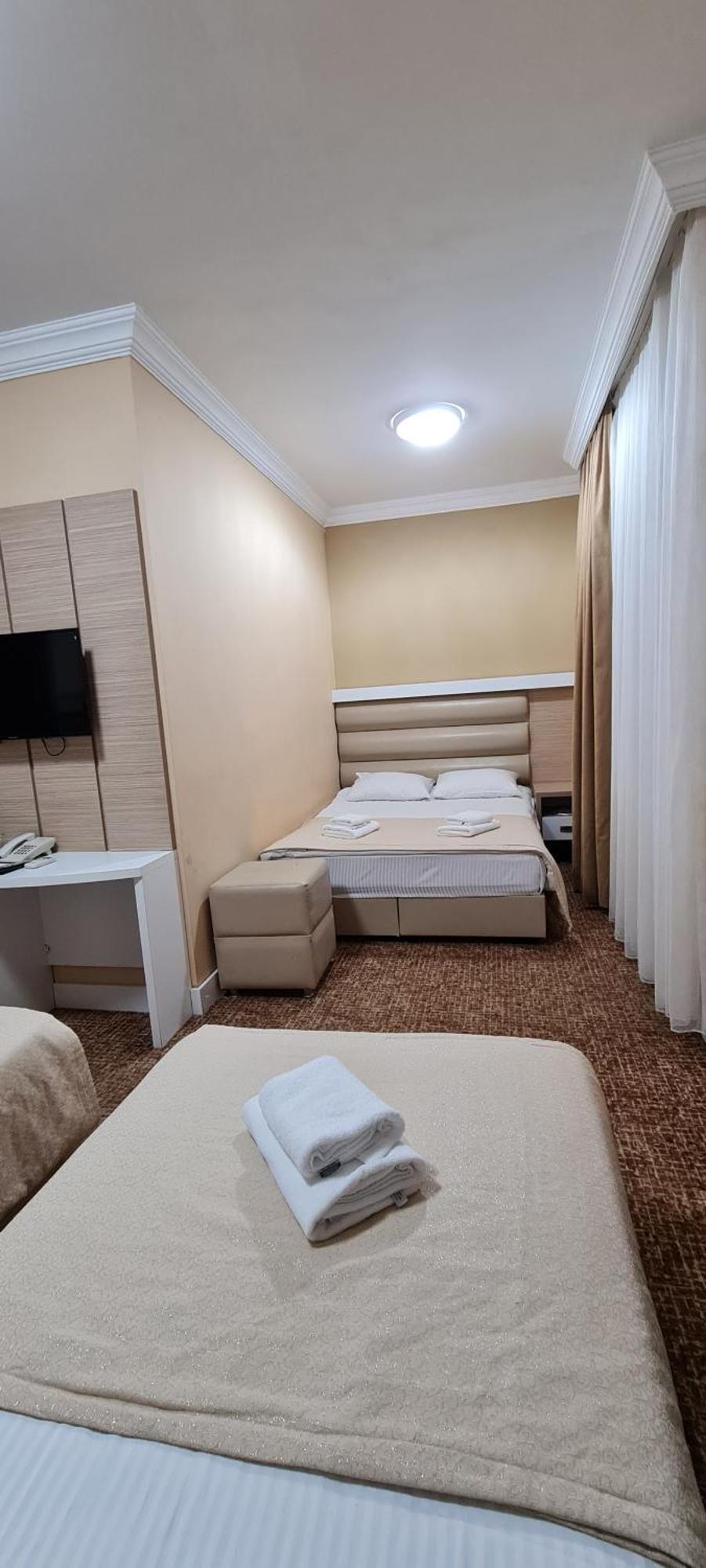 Hotel Genatsvale Batumi Habitación foto