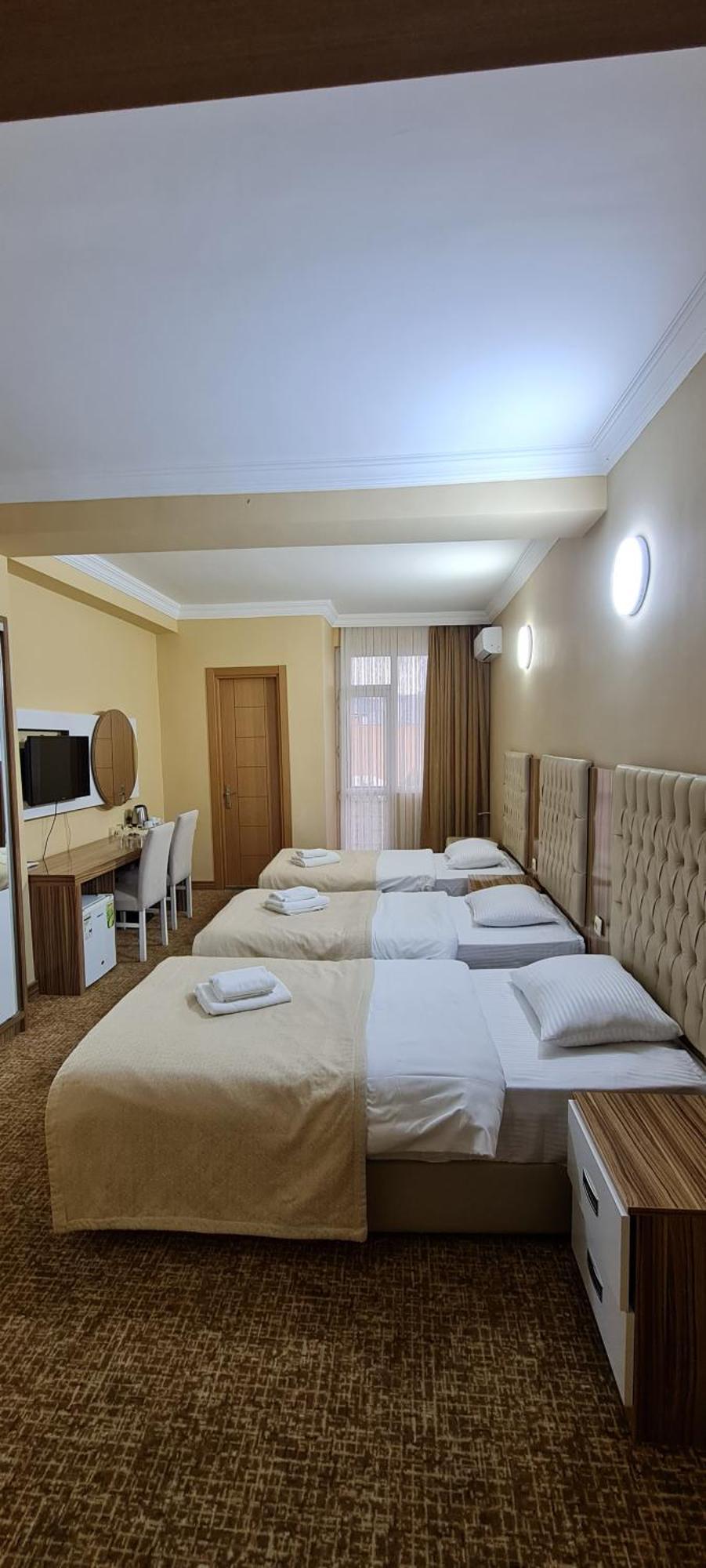 Hotel Genatsvale Batumi Habitación foto